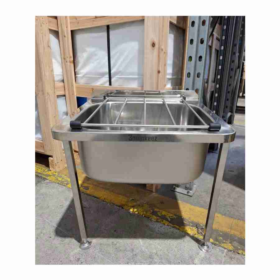 Used 3 Monkeez Cleaner'S Sink W/ Grate And Legs Used 3 monkeez cleaner's sink w/ grate and legs